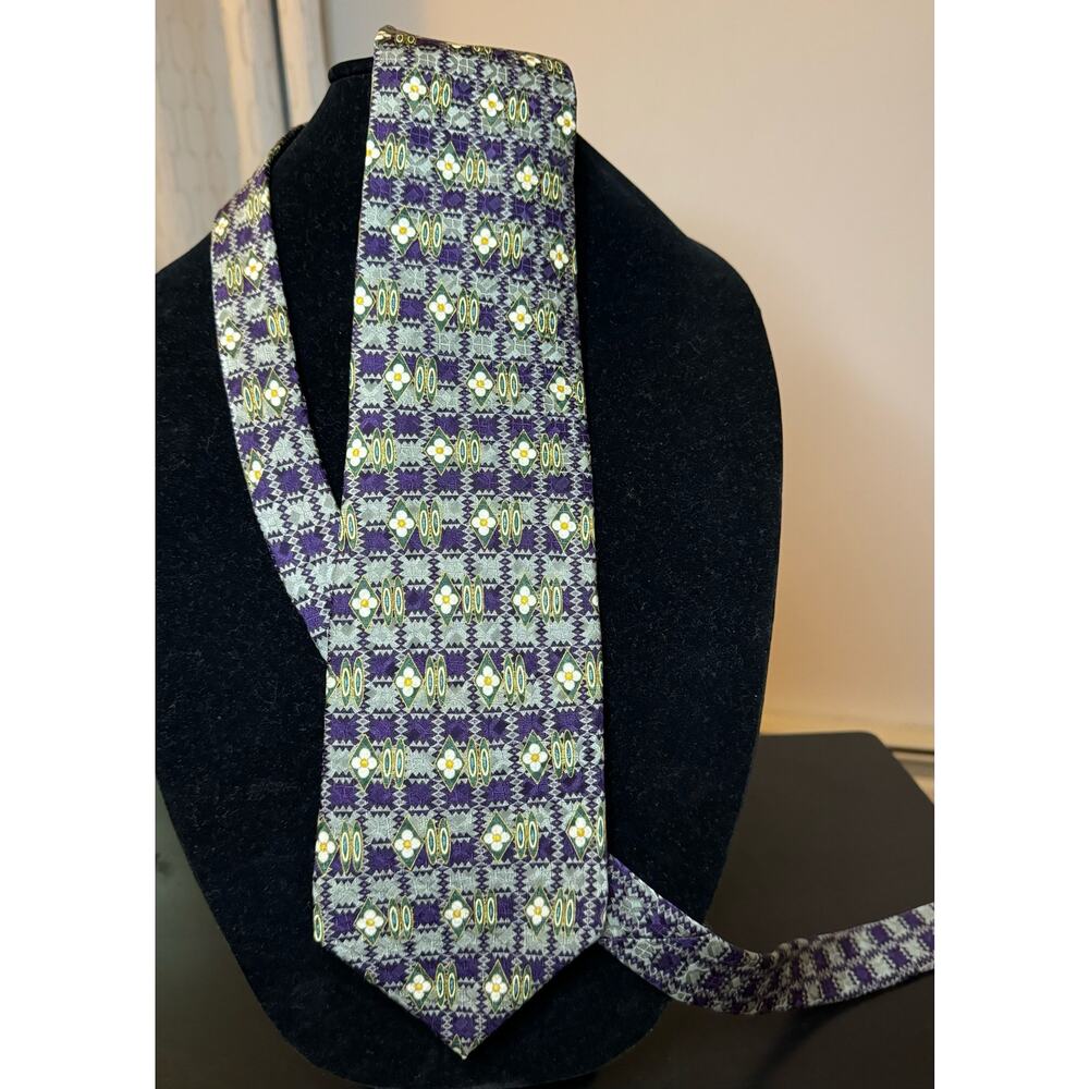 Nautica Purple and Daisies Silk Tie